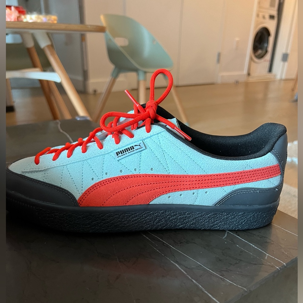 Brand new never worn puma sneakers in blue with red or gray laces men’s size 11